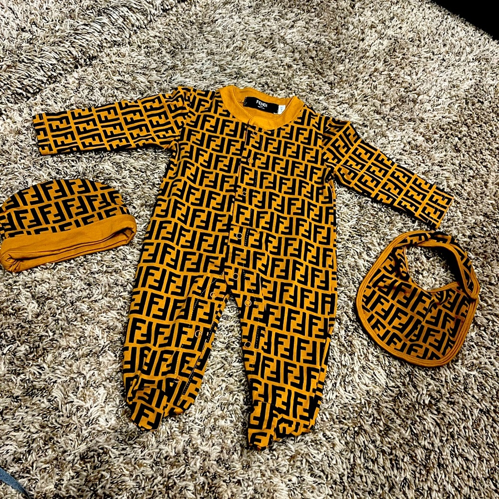 Fendi baby leyette set new